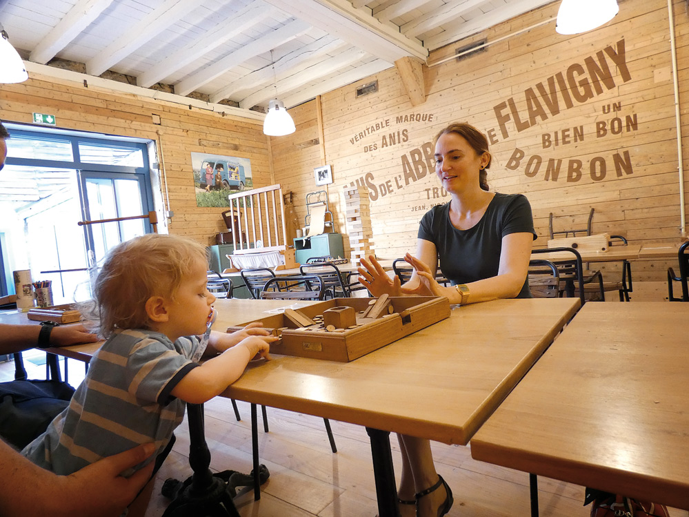 Jeux traditionnels en bois en accès libre